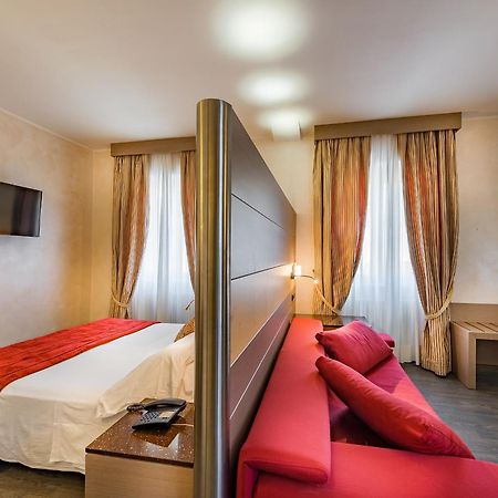 Hotel Ligure Алассіо Екстер'єр фото