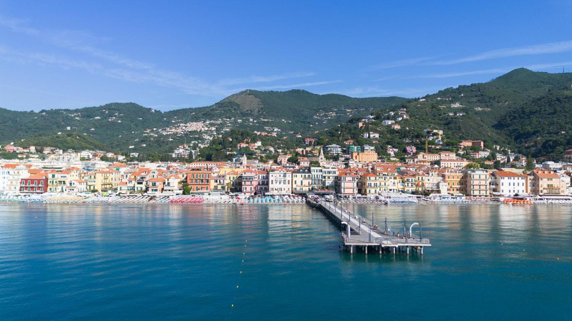 Hotel Ligure Алассіо Екстер'єр фото