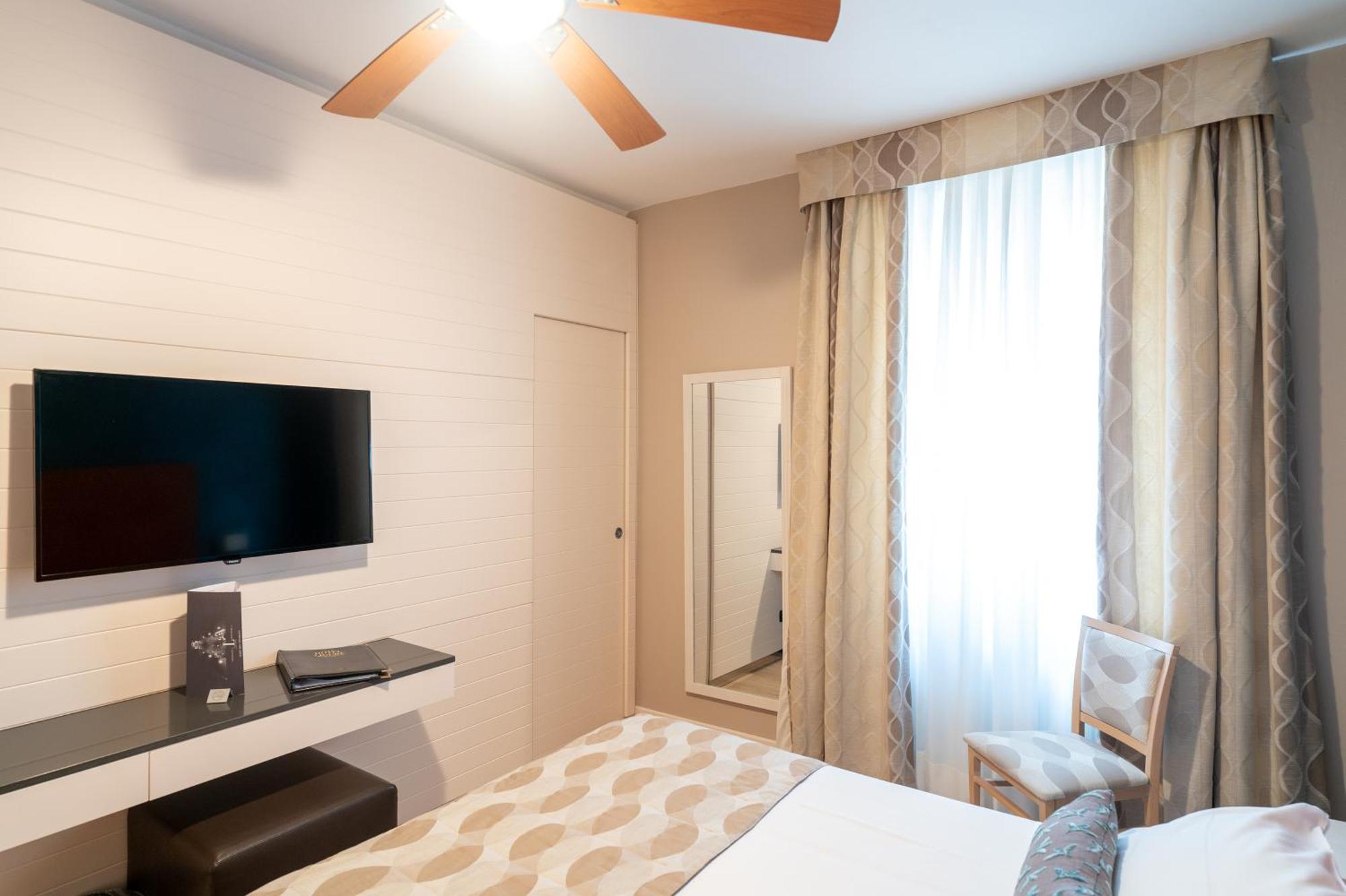 Hotel Ligure Алассіо Екстер'єр фото