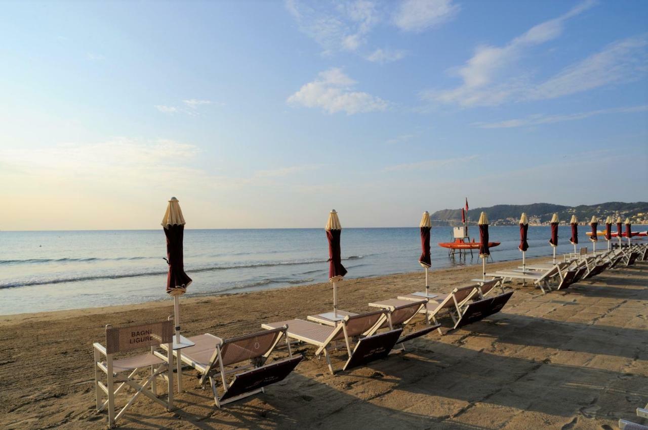 Hotel Ligure Алассіо Екстер'єр фото